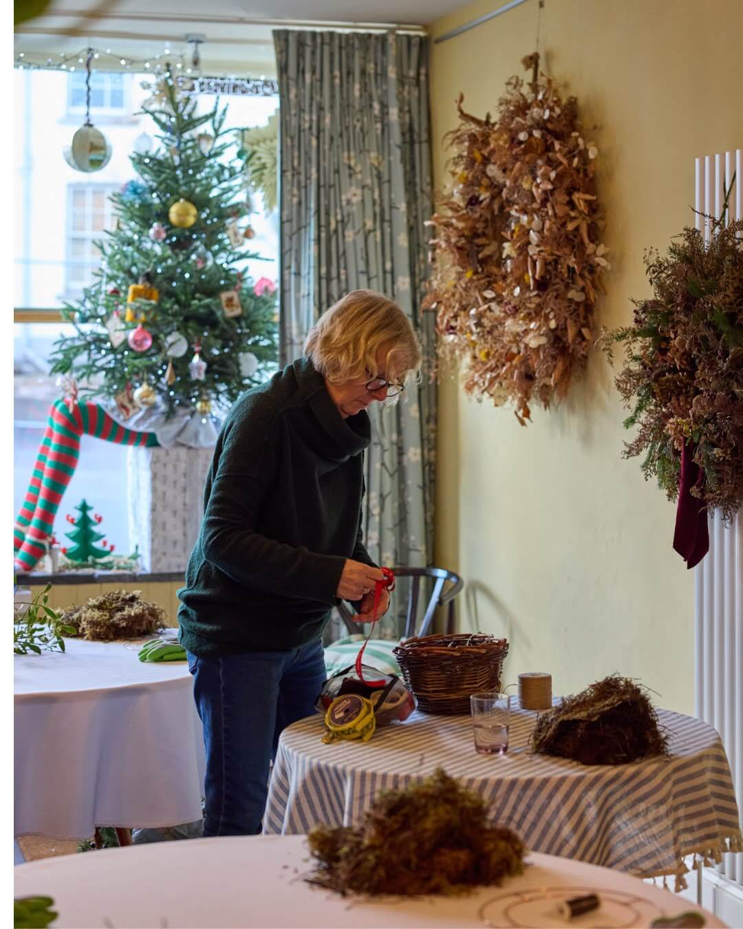 christmas-weekend-gloucestershire-wreath-making-newnham